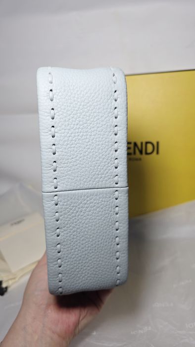 Fendi шкіряна сумочка