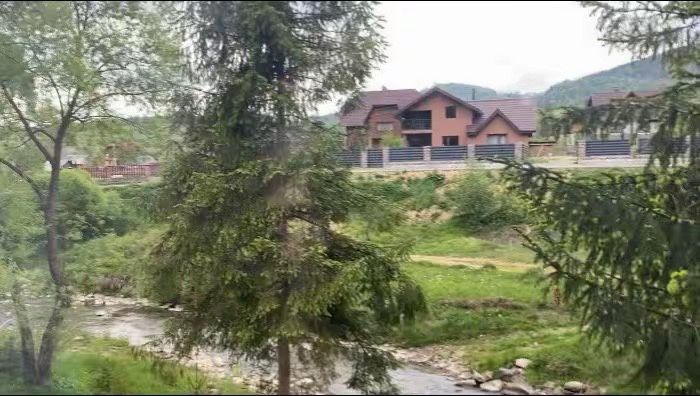 Автономний Котедж у Карпатах | Вид на річку