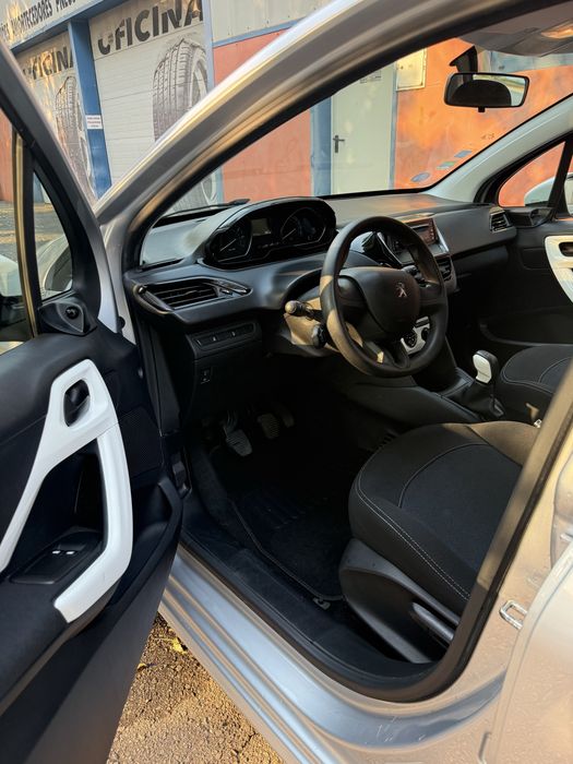 Peugeot 208 1.2 Like - 2017- COMO NOVO!