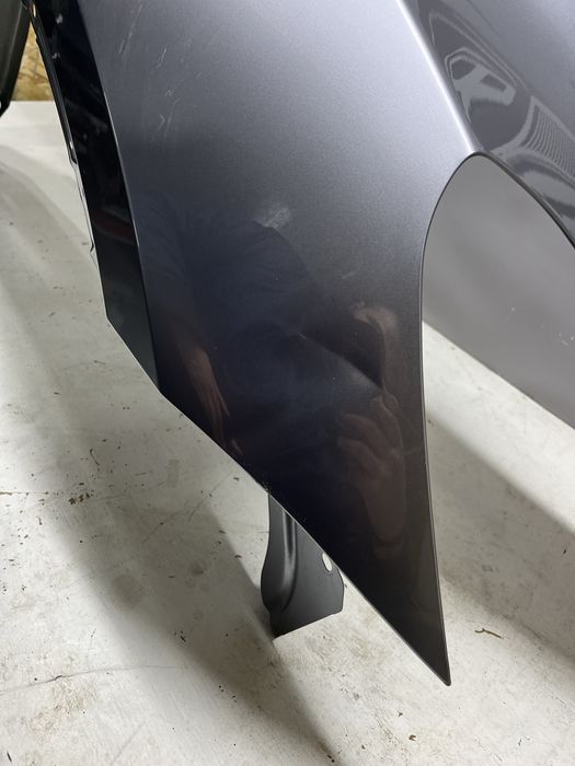 Праве крило Tesla Model Y