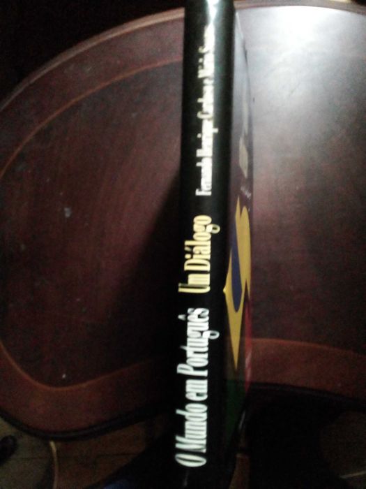 Book "The World in Portuguese (A Dialogue)" by F.H. Cardoso and Mário Soares64585834807426121