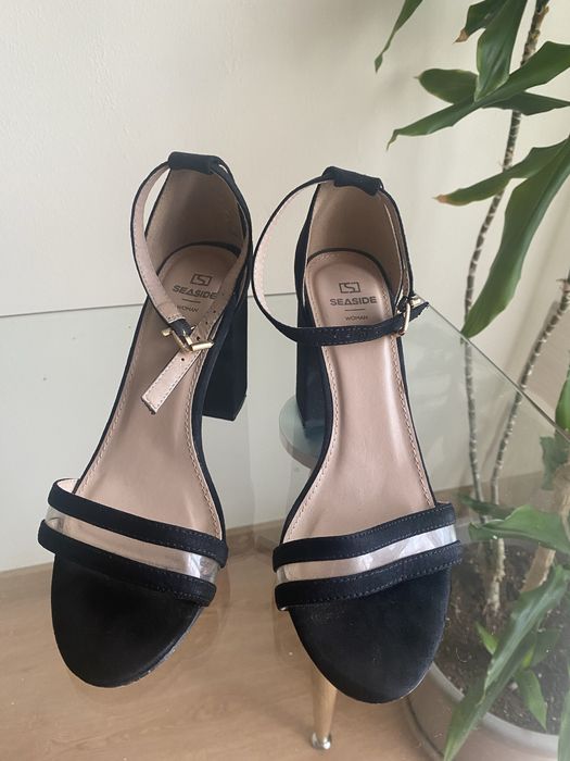 Sandalia camurca semi novas