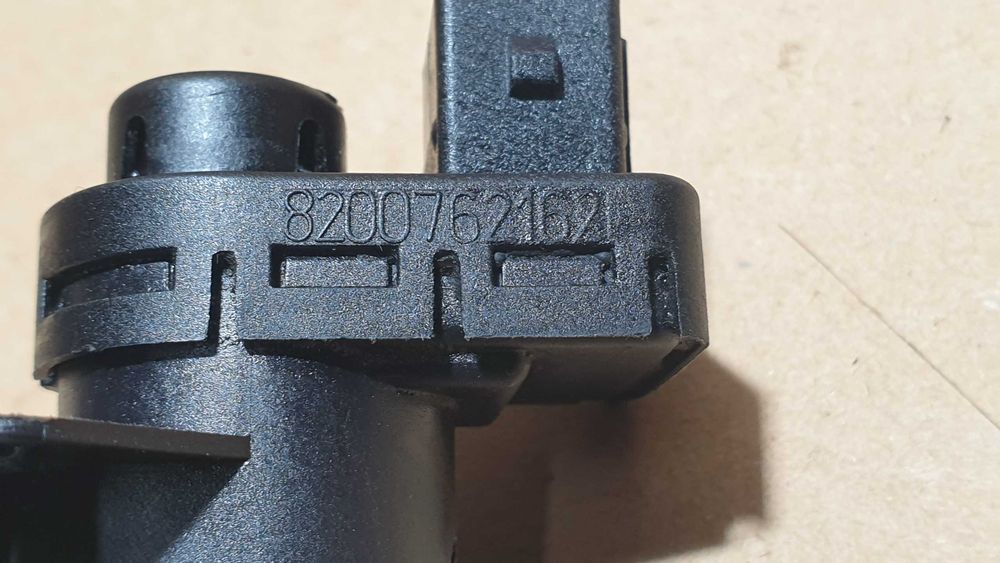 trafic vivaro 2.0 dci 1.6 dci Megane Scenic III 3 zawór podciśnienia