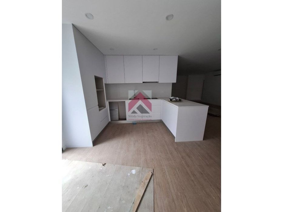 Apartamento T2 com Terraço no R/Chão em Esgueira, Aveiro