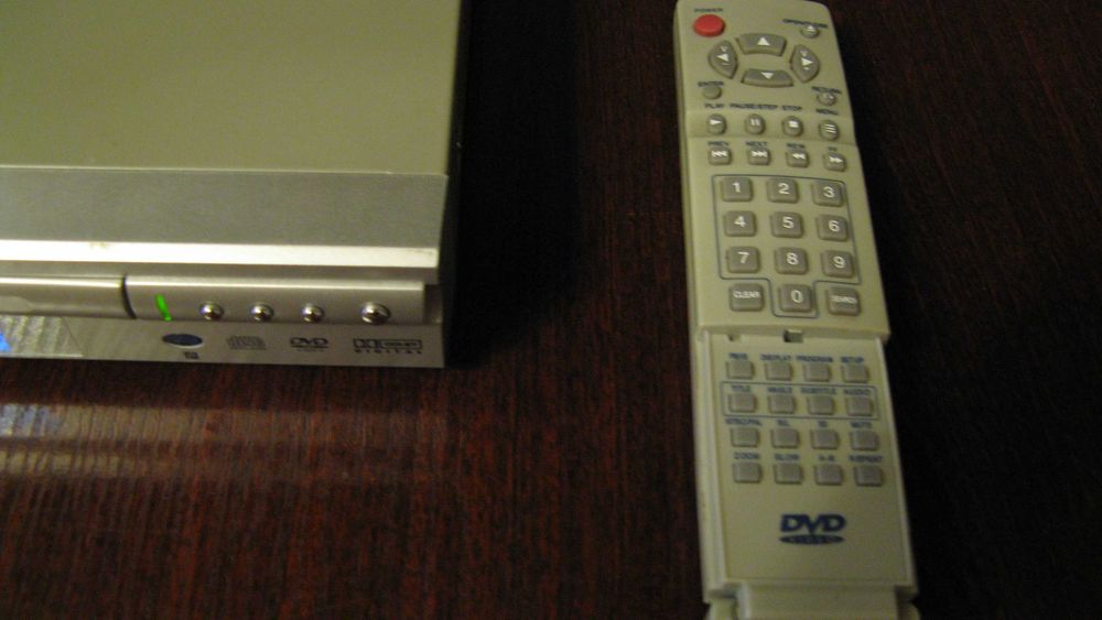 DVD MP3 проигрыватель Xoro HSD 201P