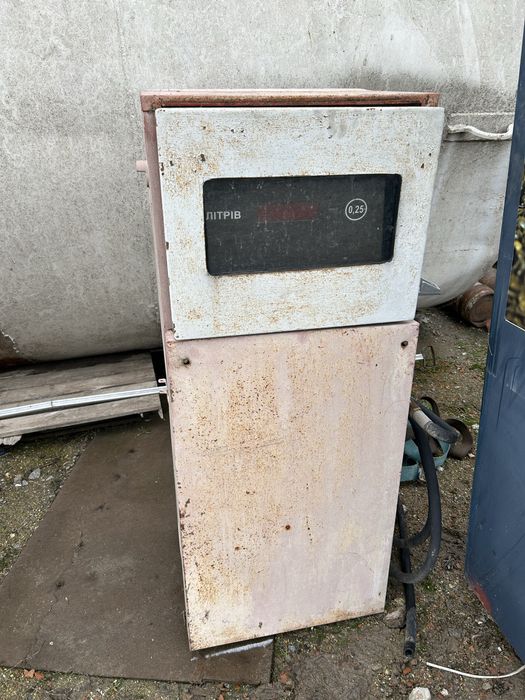 Емкости, бочки, цистерны металл 25 м3, заправочная колонка, реактор.