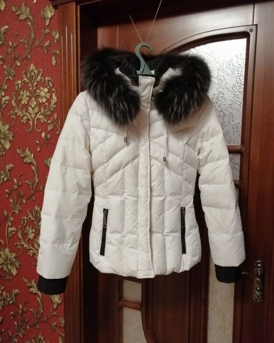 куртка біла зима ,чорна осінь