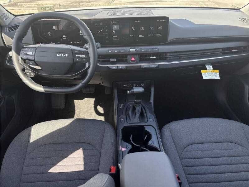 2025  Kia  K4 EX