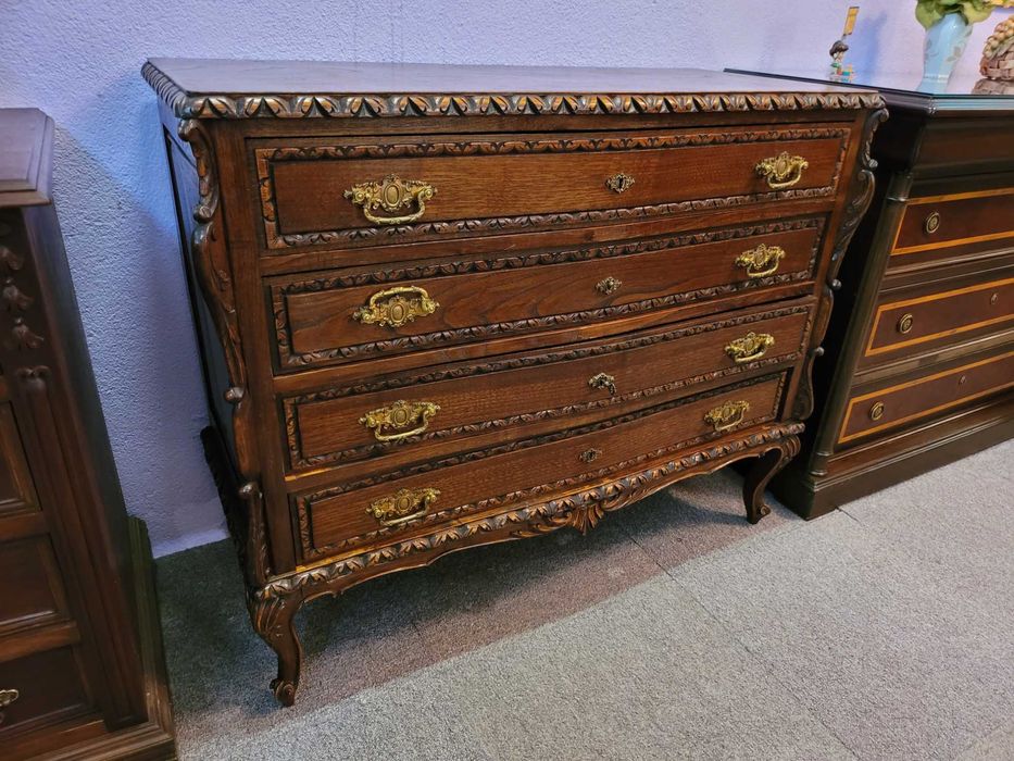 Cómoda antiga em óptimo estado