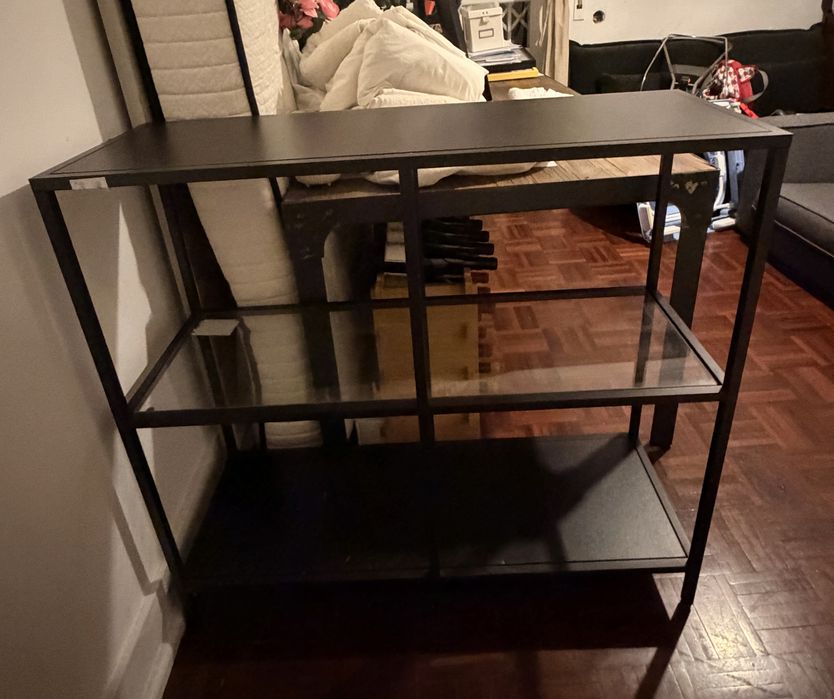 Estante de ferro e vidro IKEA