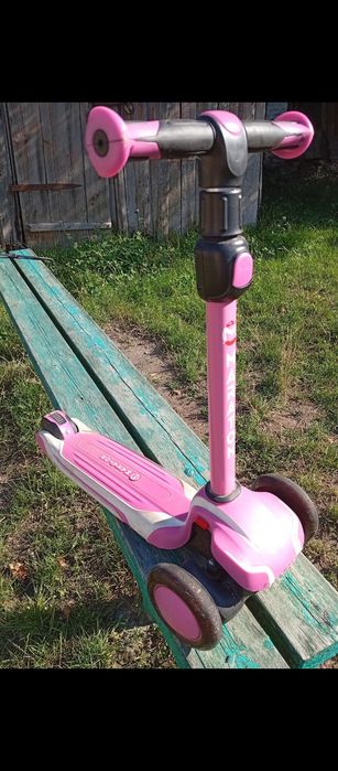 Самокат для дівчинки