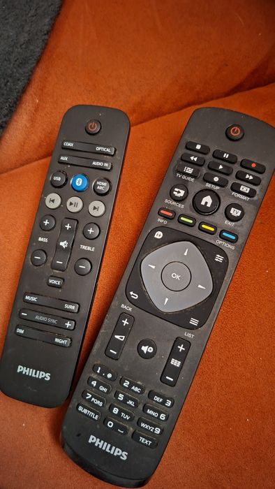 Piloty philips dwie sztuki