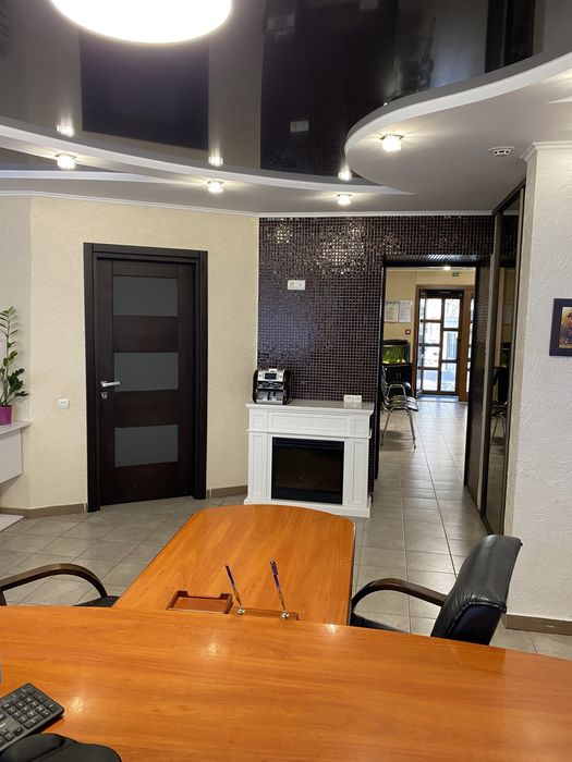 Продам комерційне приміщення ( офіс) район Покровського собору