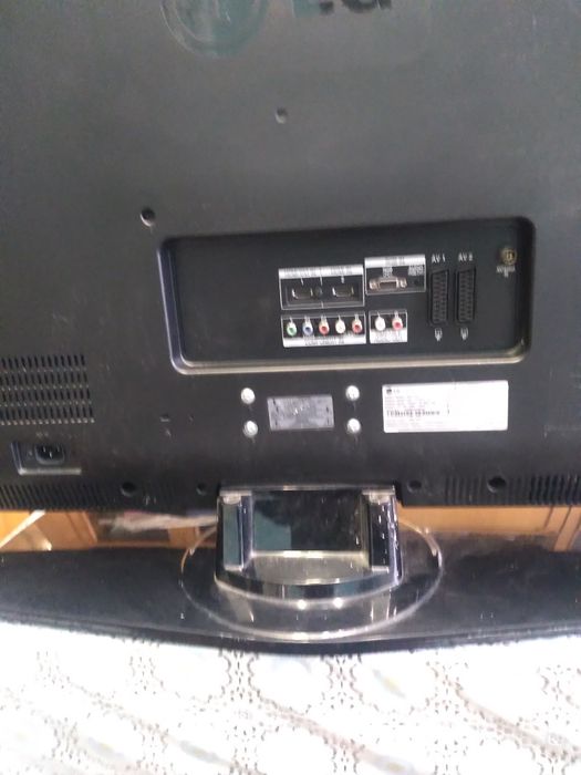 Продам телевізор LG 37LC42-ZC