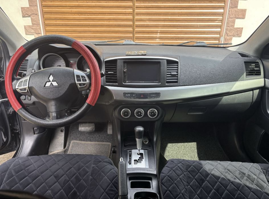 Автомобіль Mitsubishi Lancer X