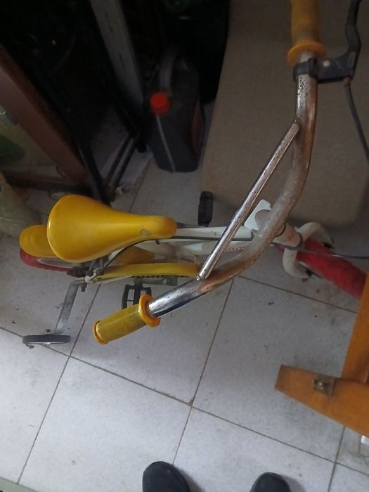 Bicicleta de crianca pequena