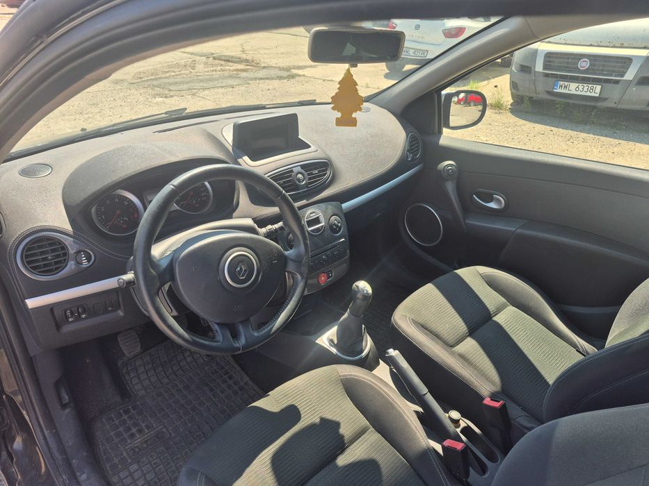 samochód RENAULT CLIO 1.2 2011