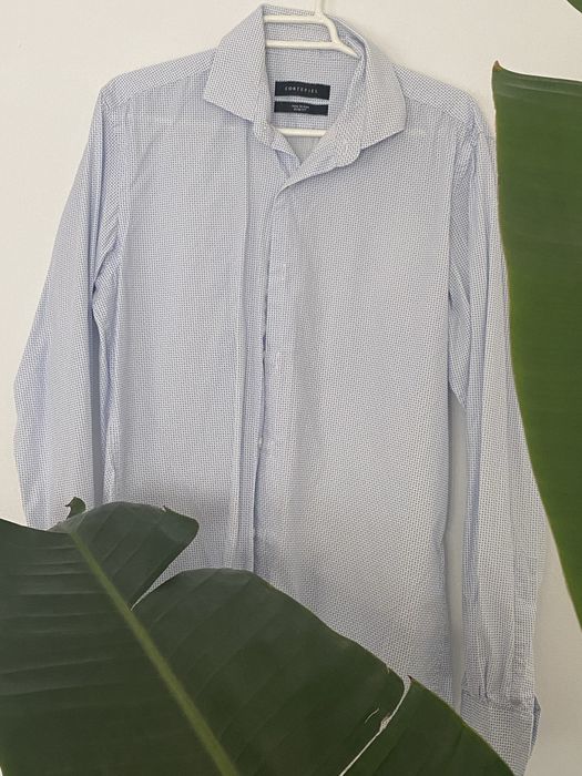 Camisa branca com padrão da Cortefiel