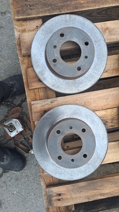 Комплект тормозів супорт диск ніссан прімера альмера nissan primera