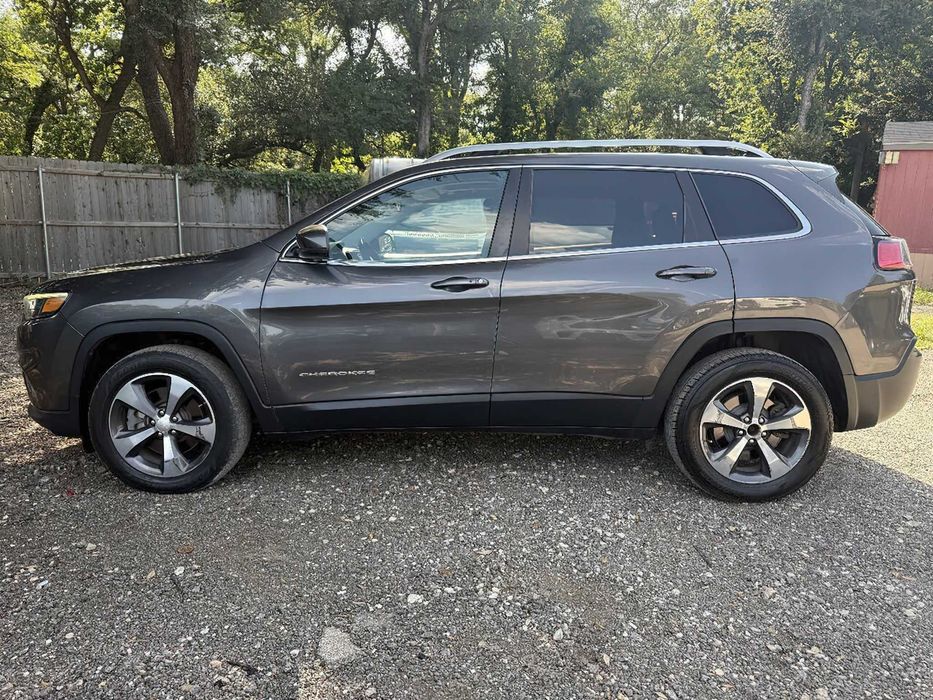 Jeep Cherokee      2020