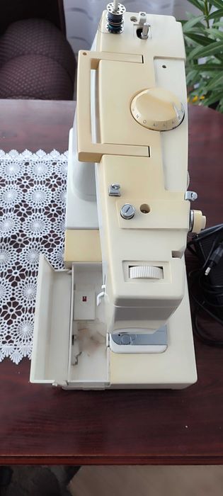 Maszyna do szycia łucznik 875sprawna z gwarancją
