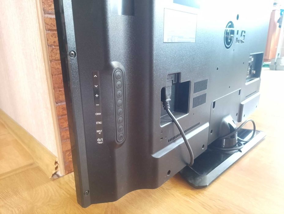 Продам телевизор LG 42 дюйма в отличном состоянии. Без СмартТВ!