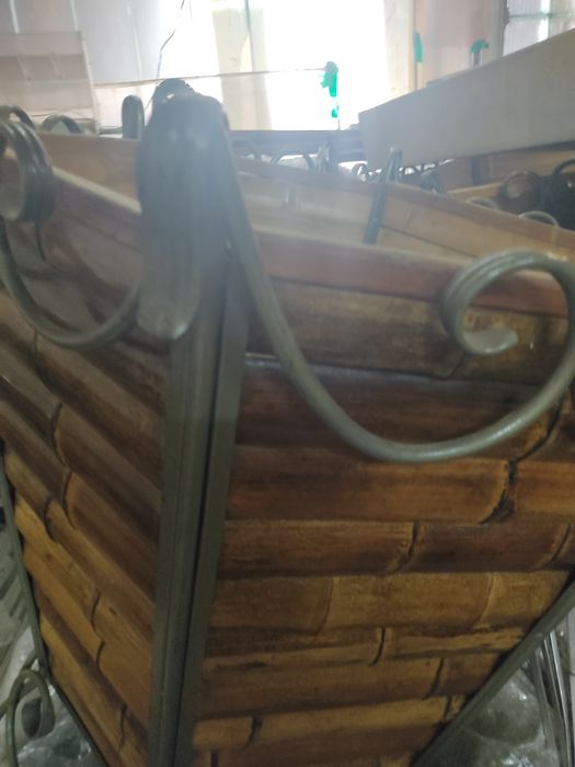 Великий вазон для квітів