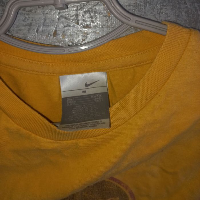 Футболка Nike з цікавим принтом