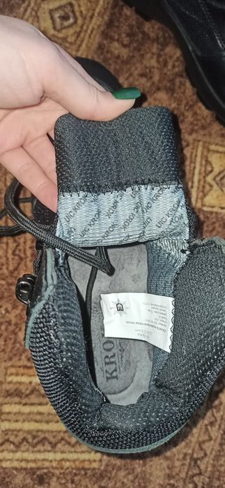 Продам кросівки поліція