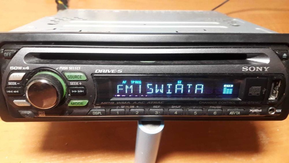 Dwa radia samochodowe Sony.