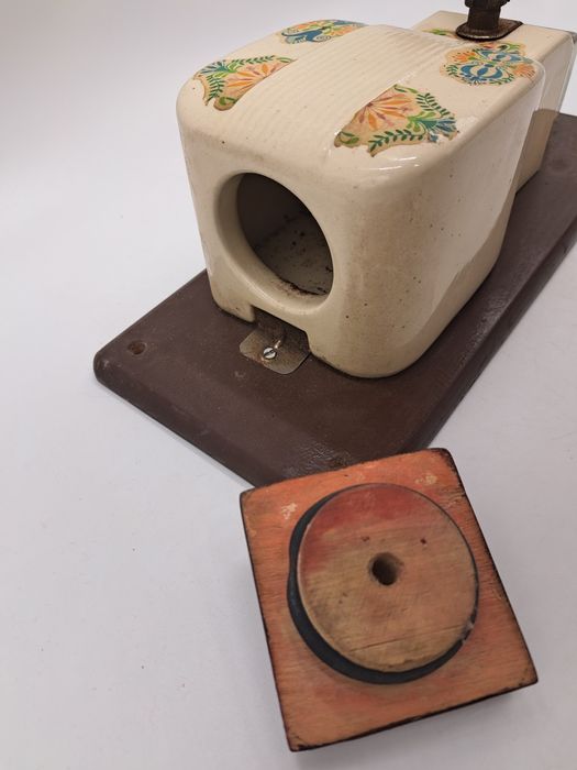 Młynek do kawy ścienny ceramiczny drewniany