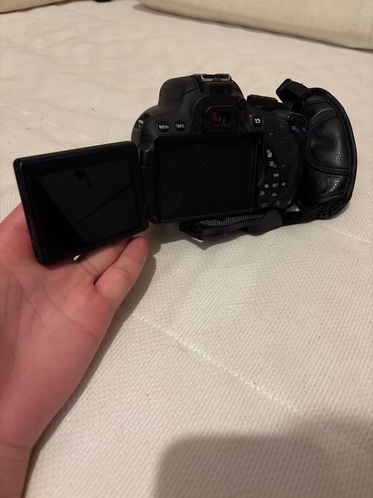 Cânon EOS 700D 18M 18-55 mm IS STM, B