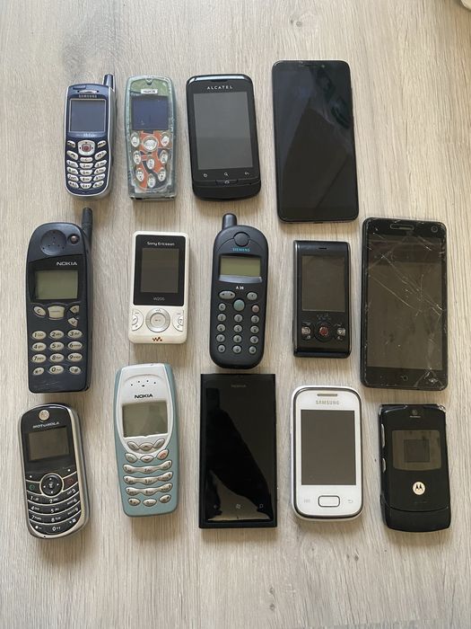 Мобильные телефоны 10 шт