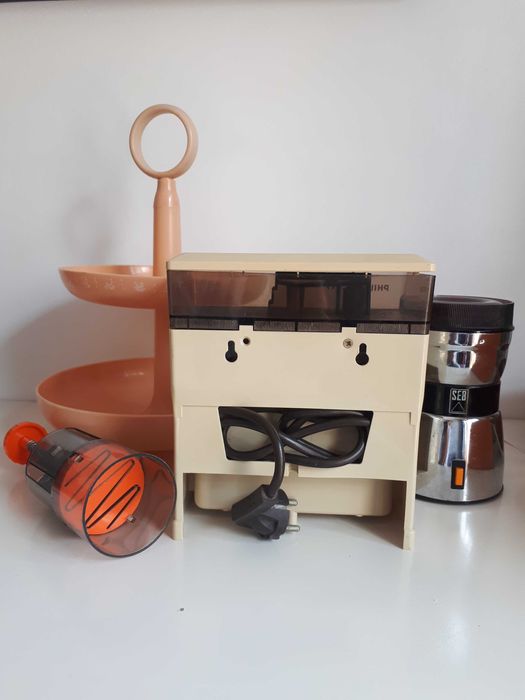Fruteira anos 70, moinho de café e máquina de café de parede