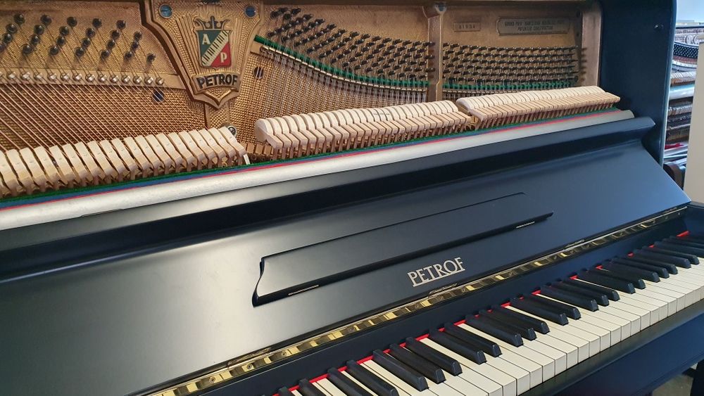 Pianino petrof.wysoki model.