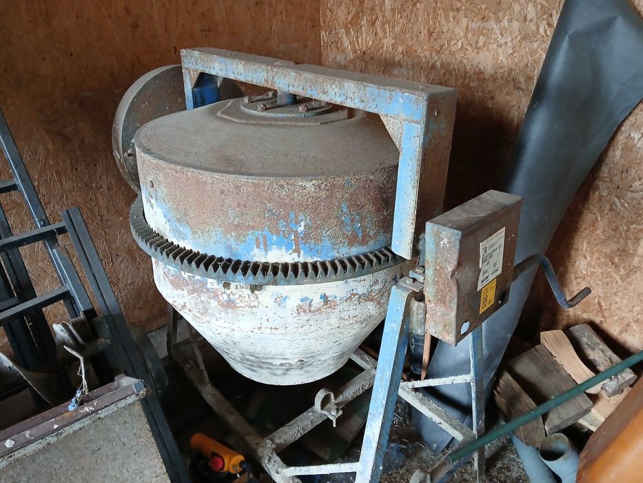 Sprzedam betoniarkę, windę dekarską, wózek połaciowy