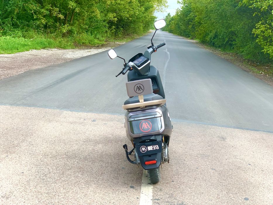 Aima a 700 електро скутер