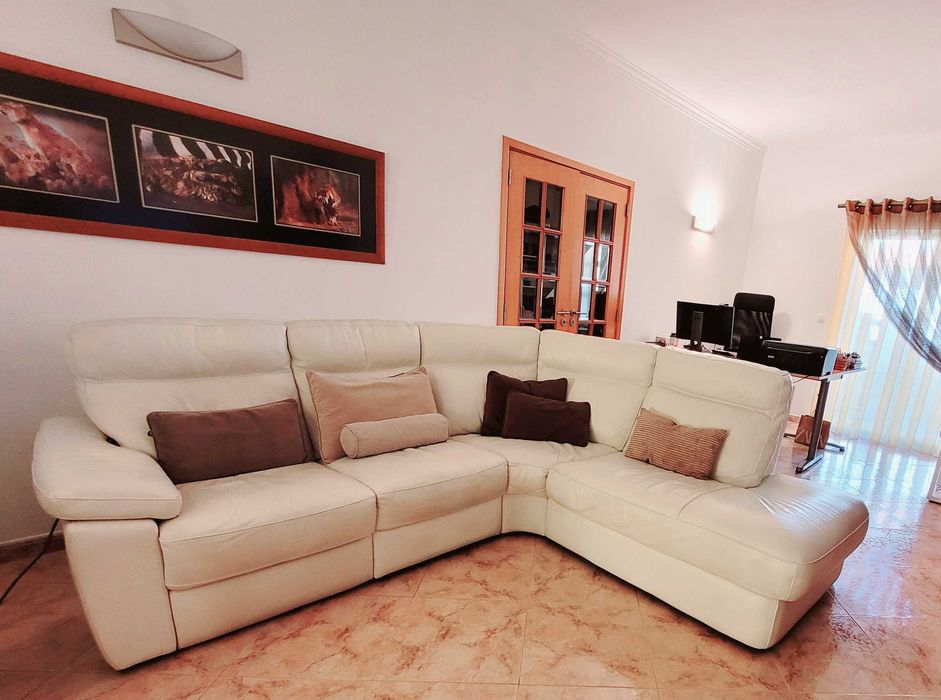 Disponivel perto Pascoa  -Chateau d'Ax, Pele Premium