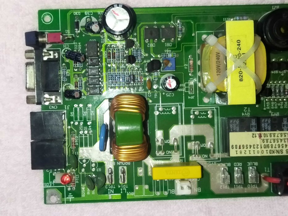 Плата от блока бесперебойного питания.