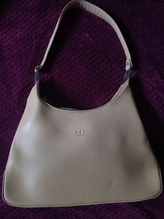 Mala  de ombro estilo hobo na cor bege/areia da C&L Paris