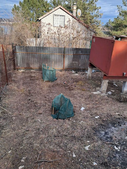 Дачний будиночок з чистою земельною ділянкою