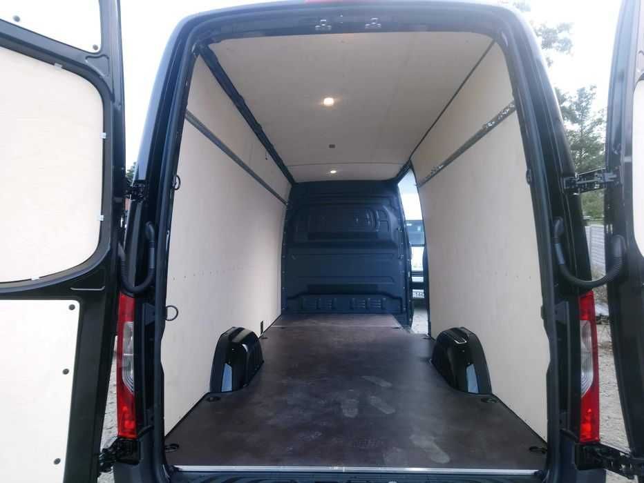Mercedes Sprinter 907 - Profesjonalna zabudowa przestrzeni ładunkowej
