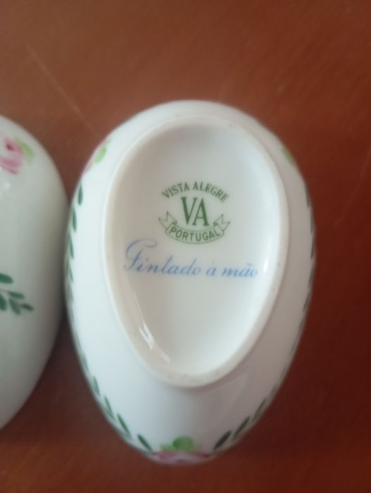 Caixa em porcelana da Vista Alegre - Pintada a  Mão