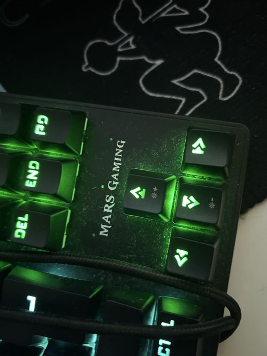 Teclado mecanico e rato incluido