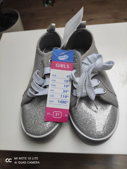 Nowe buty, 31, wiązane