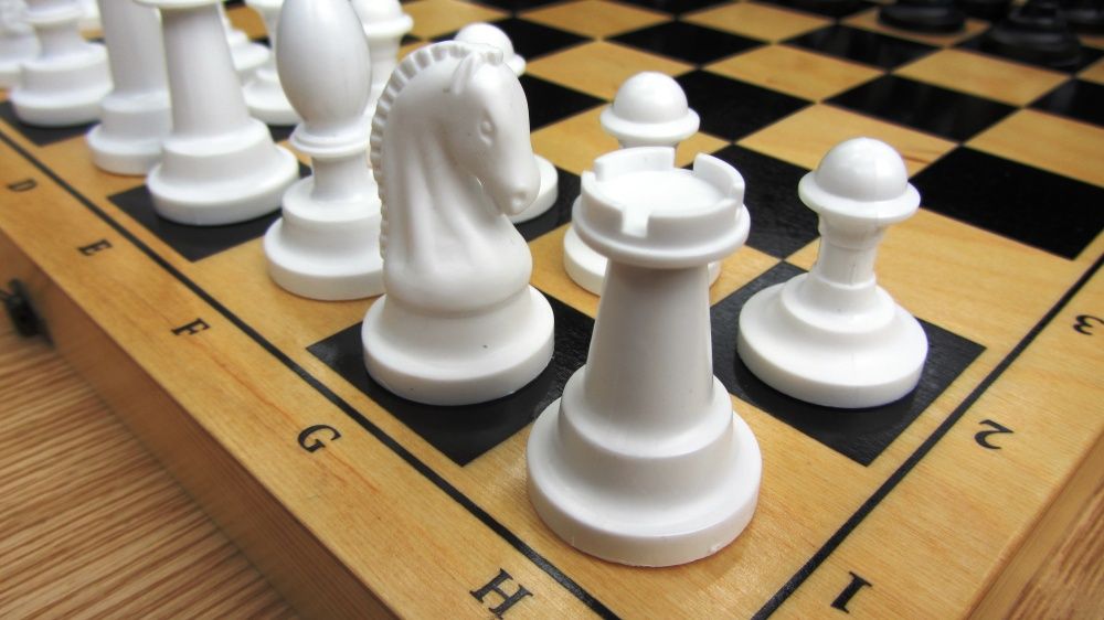 шахматы и шахматная доска новые, комплект, хороший подарок