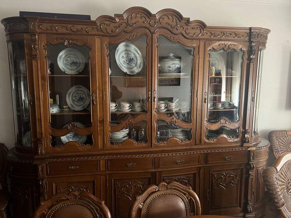 Conjunto de Mobiliário de Sala de Jantar Antigo em Carvalho Maciço e M