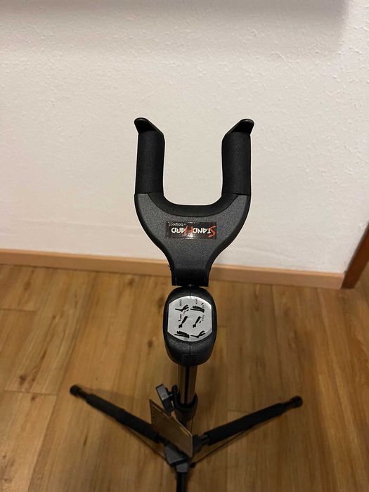 Suporte para Guitarra, marca Bespeco SH710