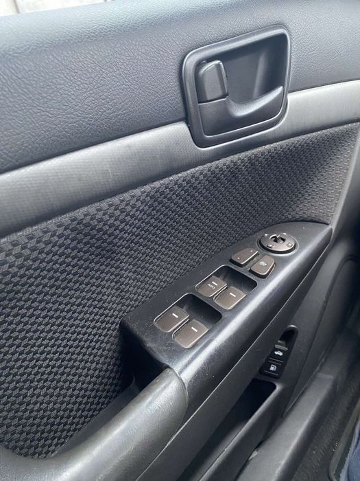 Продам машину HYUNDAI  SONATA