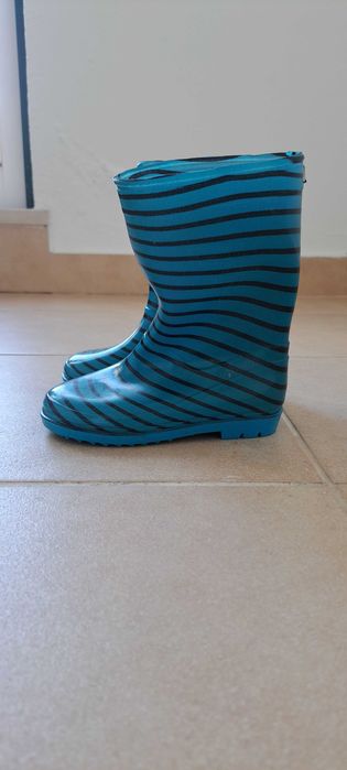 Galochas azuis tamanho 27